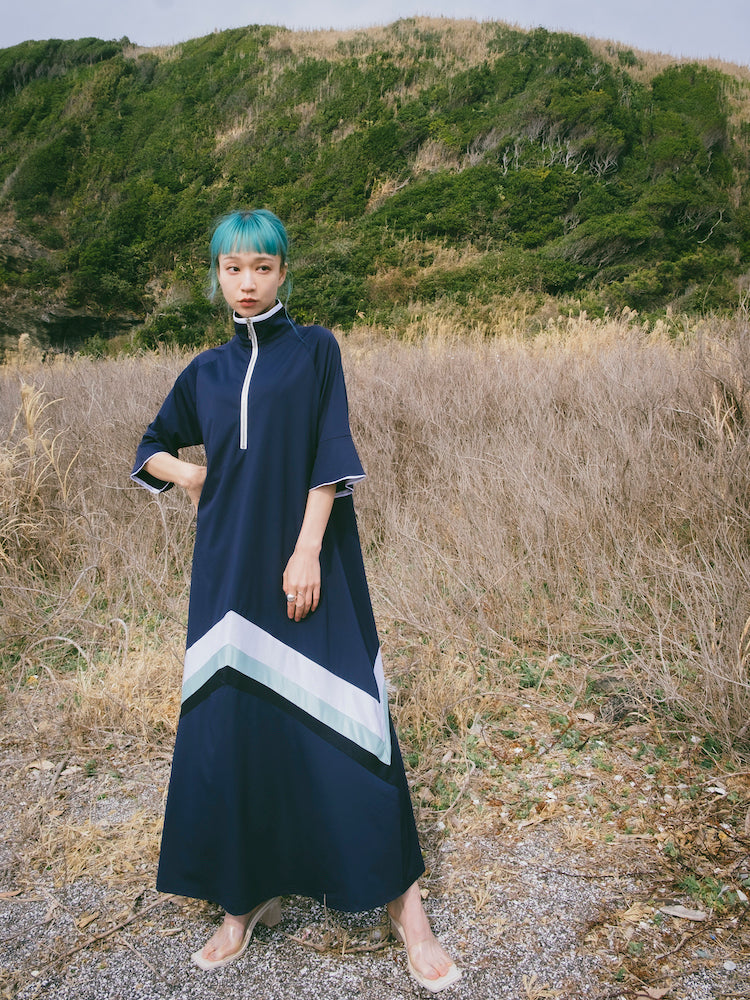 Chevron Half-Zip Dress｜V字型ハーフジップワンピース – MARTE