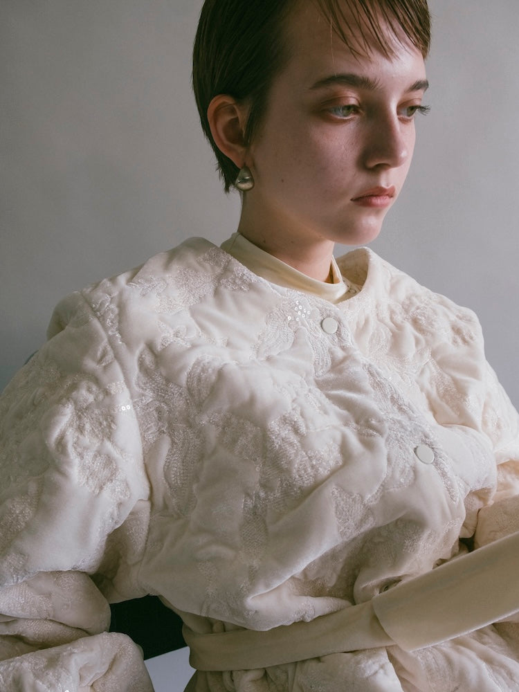 【10月7日(水) 12:00予約販売開始】Velour Embroidery Quilting Coat