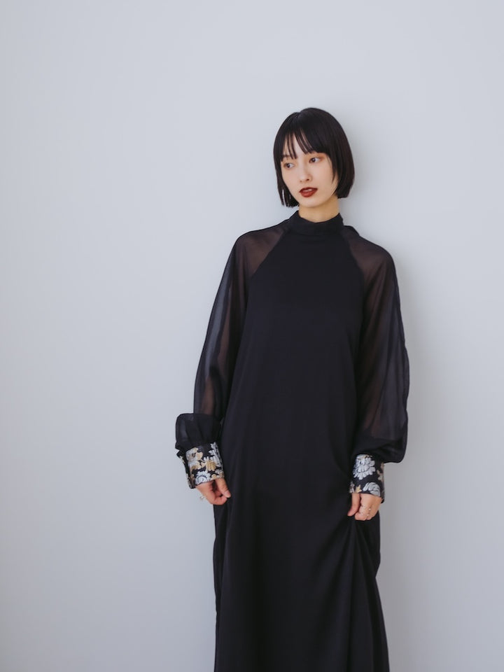 モデル身長：166cm / カラー：Black