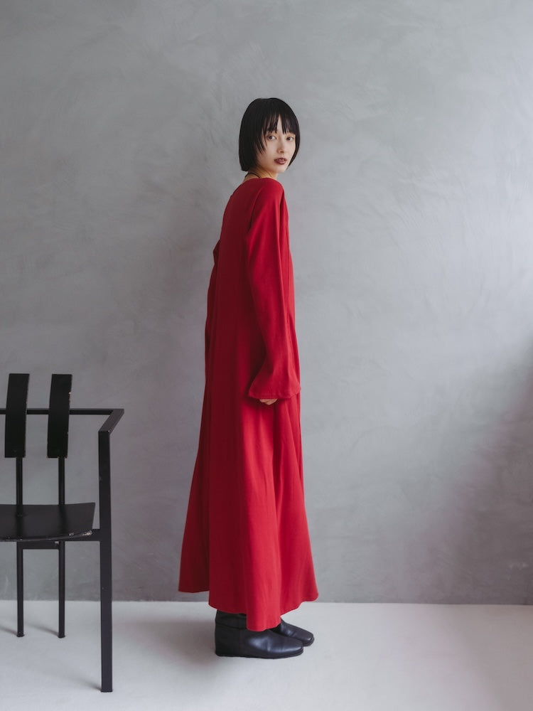 モデル身長：166cm / カラー：Red