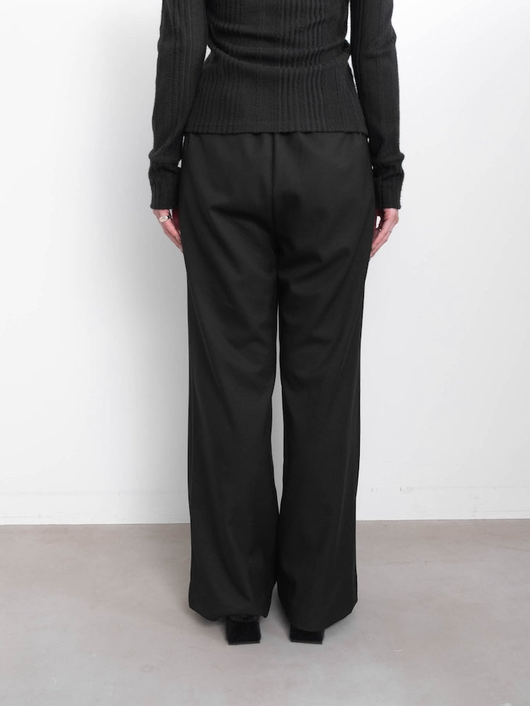 モデル身長：162cm / カラー：Black