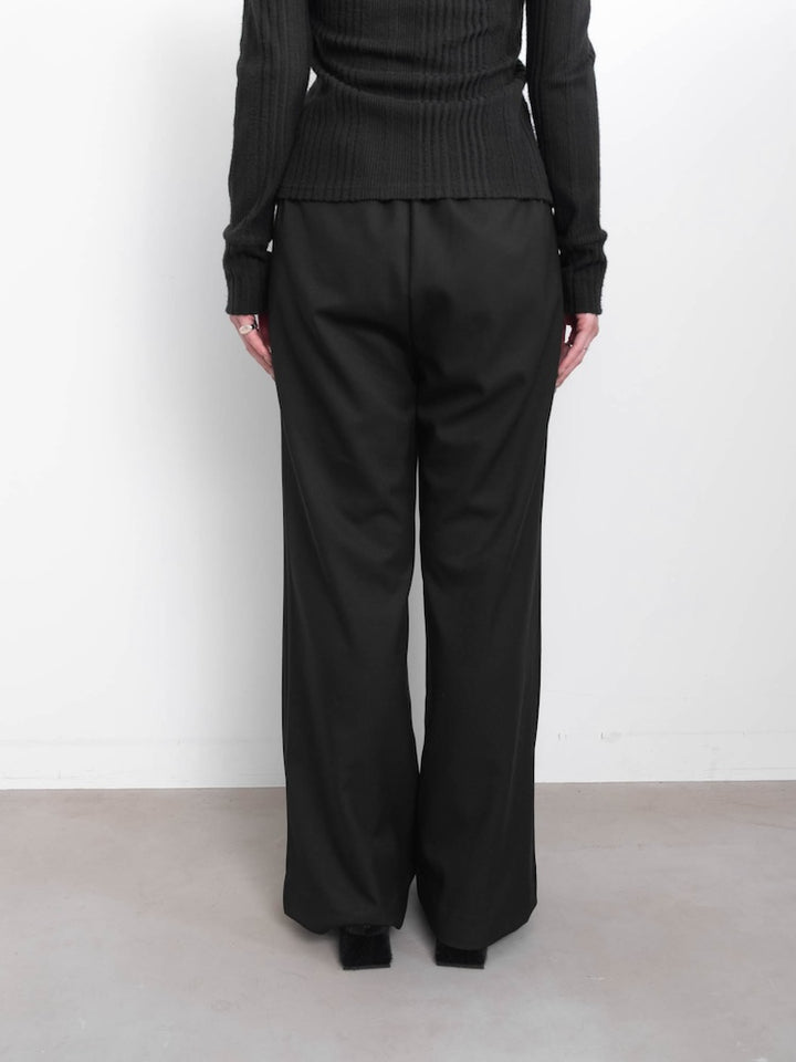 モデル身長：162cm / カラー：Black