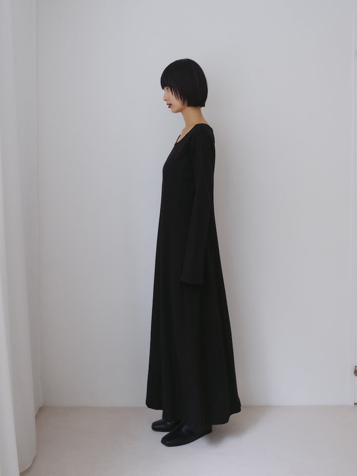 モデル身長：166cm / カラー：Black