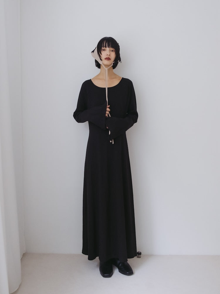 モデル身長：166cm / カラー：Black