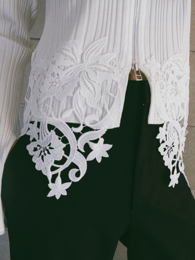 モデル身長：166cm / カラー：White