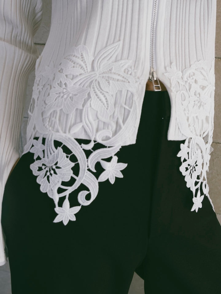 モデル身長：166cm / カラー：White