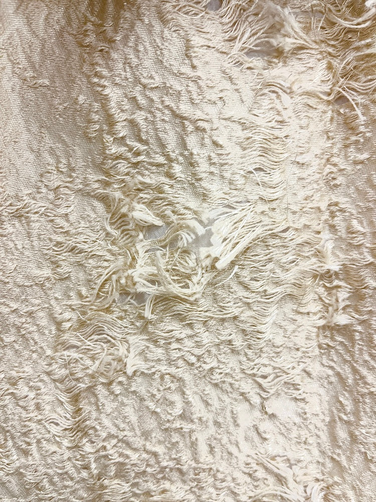 カットジャガードを使用しているため土台の生地が見えている箇所がございます