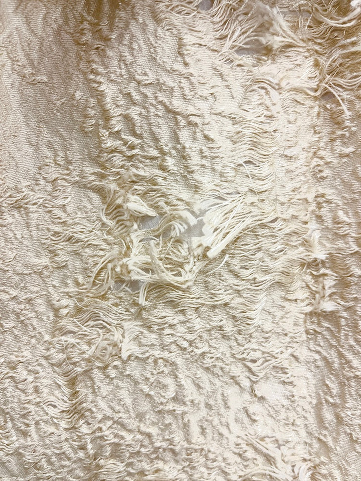 カットジャガードを使用しているため土台の生地が見えている箇所がございます
