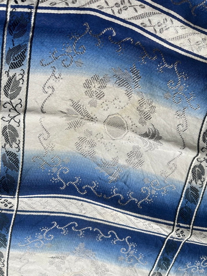 中央にシミあり