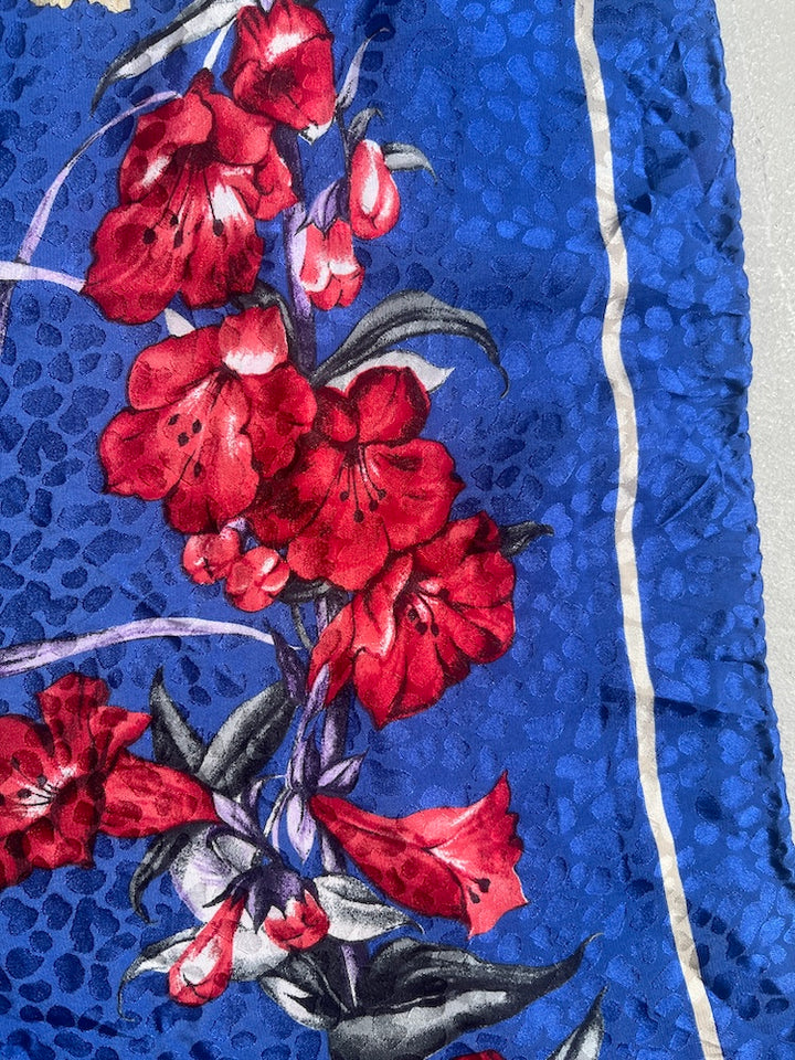Vintage Scarf / Single Flowers