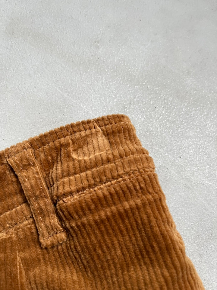 ウエストにハンガー跡あり