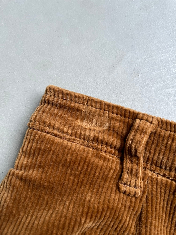 ウエストにハンガー跡あり