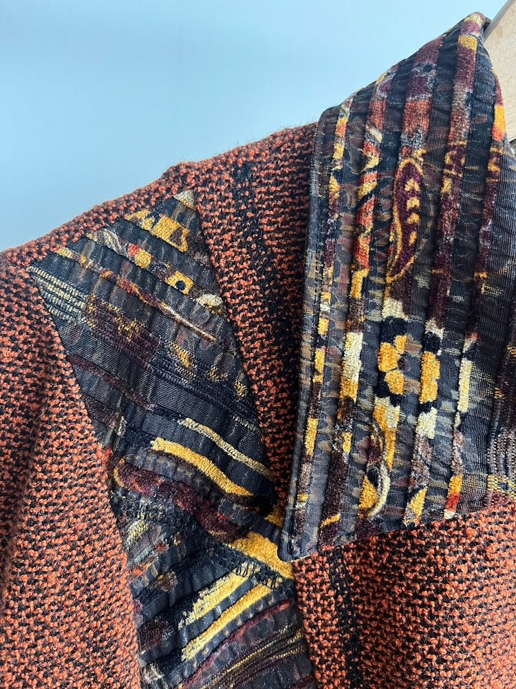 Chenille yarn Plain Stitch Cardigan Jacket ¥39,600  さまざまなボトムスと相性が良く一年を通して使える柔らかで上品なカーディガンのように羽織れるジャケットです。  モール糸を編み上げる事で出来る色の濃淡が特徴で肌触り良いモール独特のあたたかさが感じられる極上 