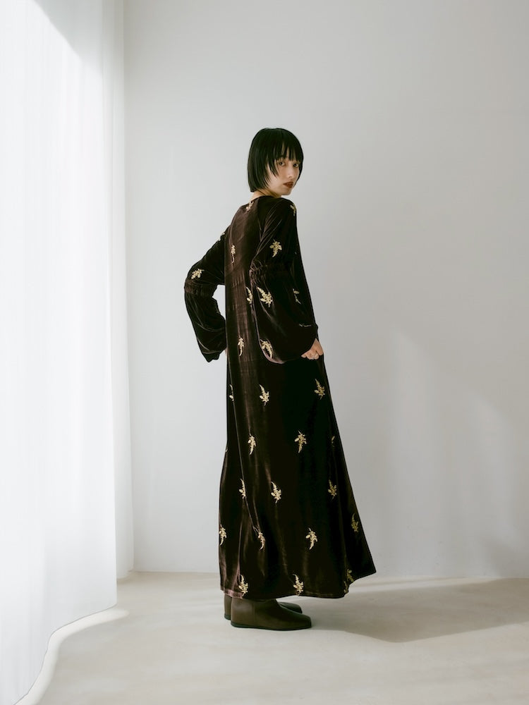 モデル身長：166cm / カラー：Brown