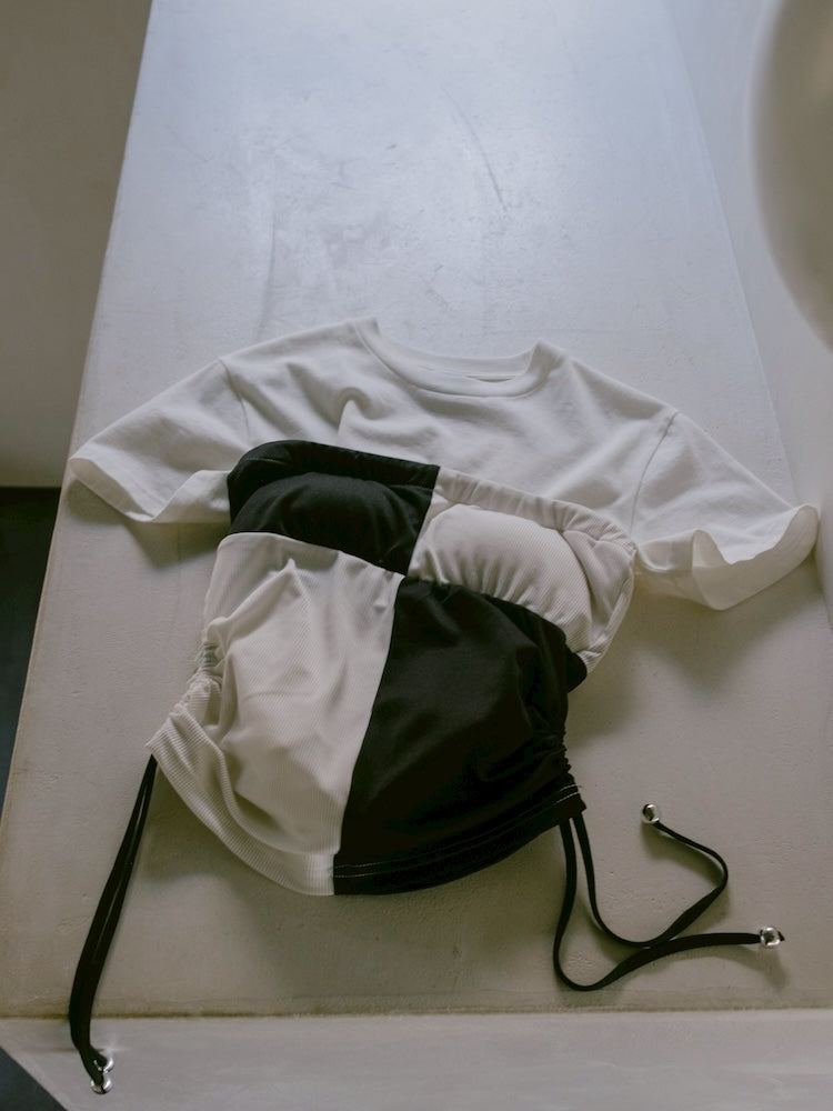 カラー：Black×Ivory