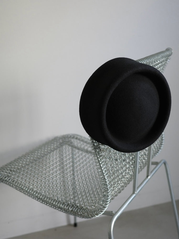 【9月26日(土) 12:00販売開始】Quiet Pillbox Hat