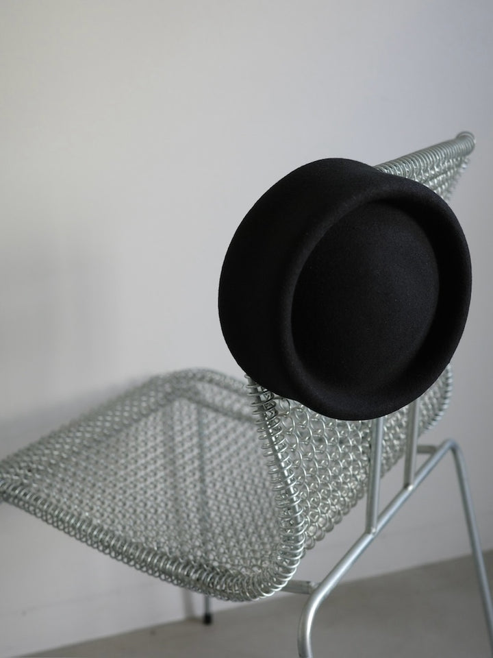 【9月26日(土) 12:00販売開始】Quiet Pillbox Hat