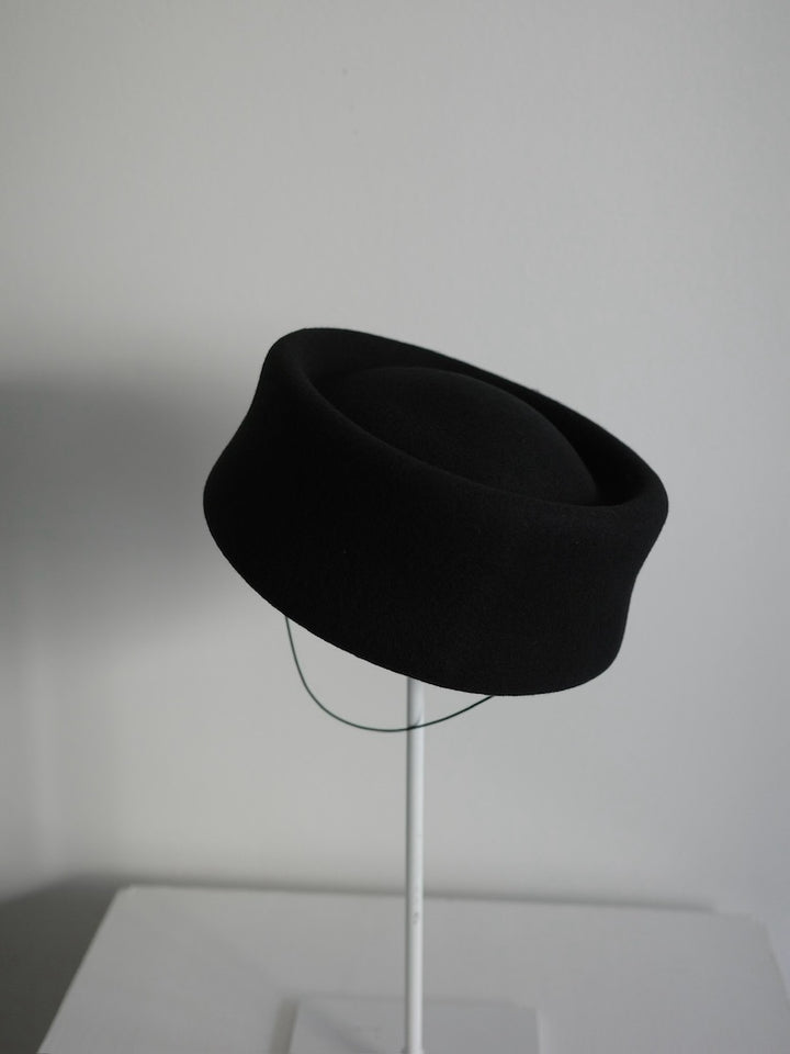 【9月26日(土) 12:00販売開始】Quiet Pillbox Hat