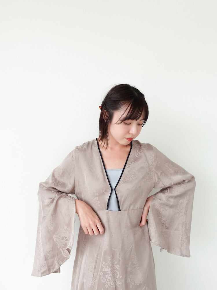 モデル身長：154cm / カラー：GrayBeige