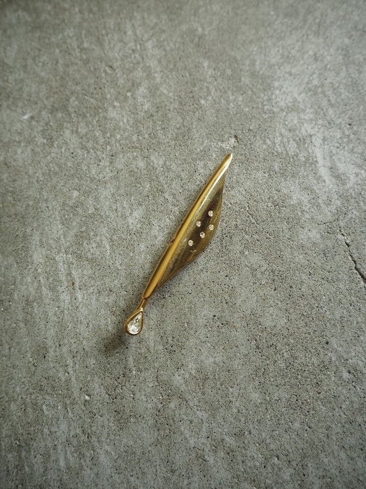 Vintage Gold Shape Broach / 01
