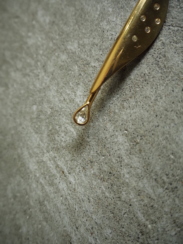 Vintage Gold Shape Broach / 01