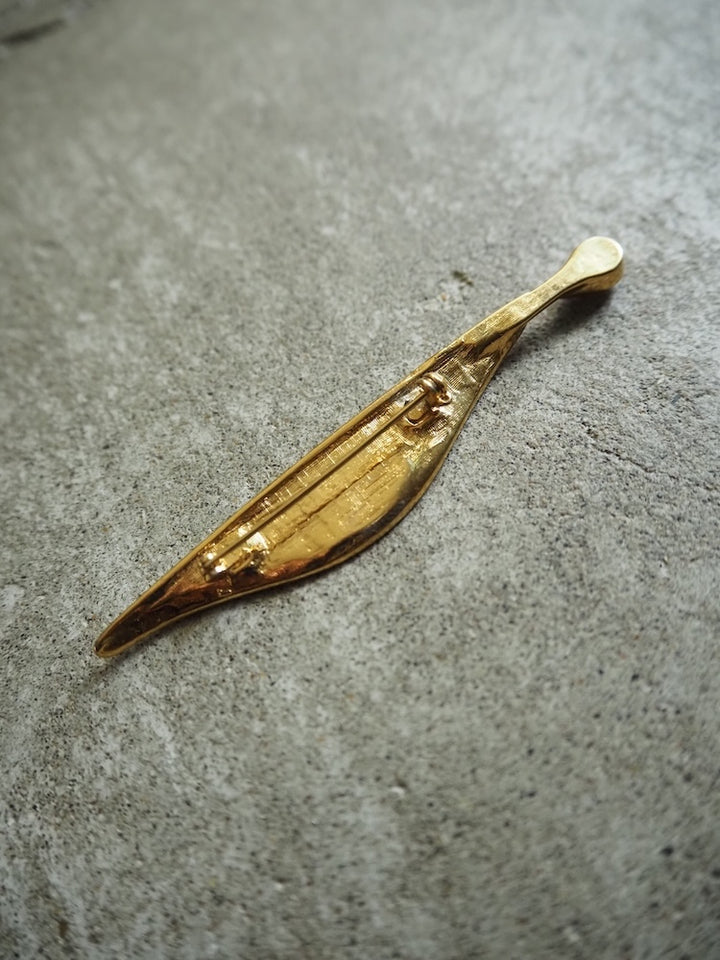 Vintage Gold Shape Broach / 01