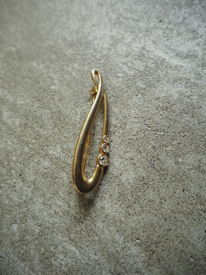 Vintage Gold Shape Broach / 02