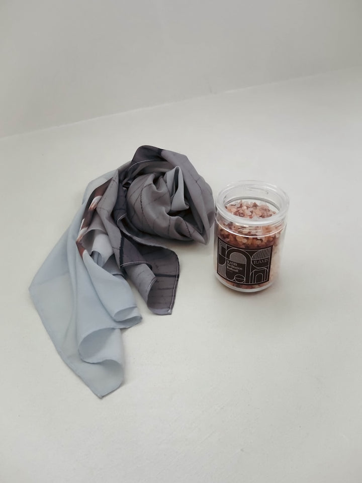 カラー：Scarf (Blue) × Bathsalts (Self-Love)