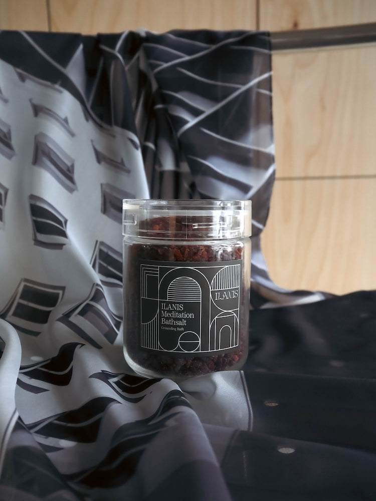 カラー：Scarf (Gray) × Bathsalts (Grounding Bath)