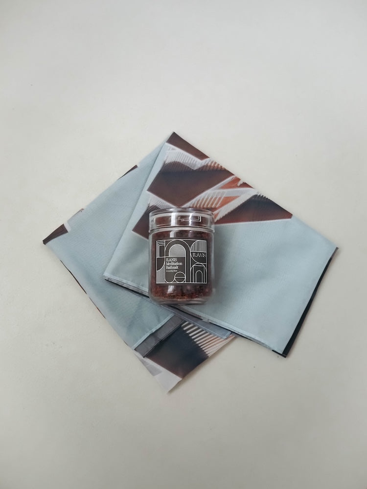 カラー：Scarf (Blue) × Bathsalts (Grounding Bath)