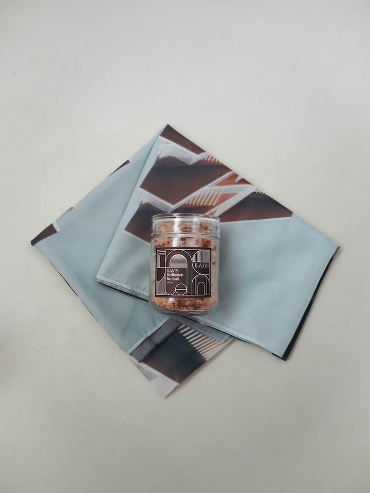 カラー：Scarf (Blue) × Bathsalts (Self-Love)