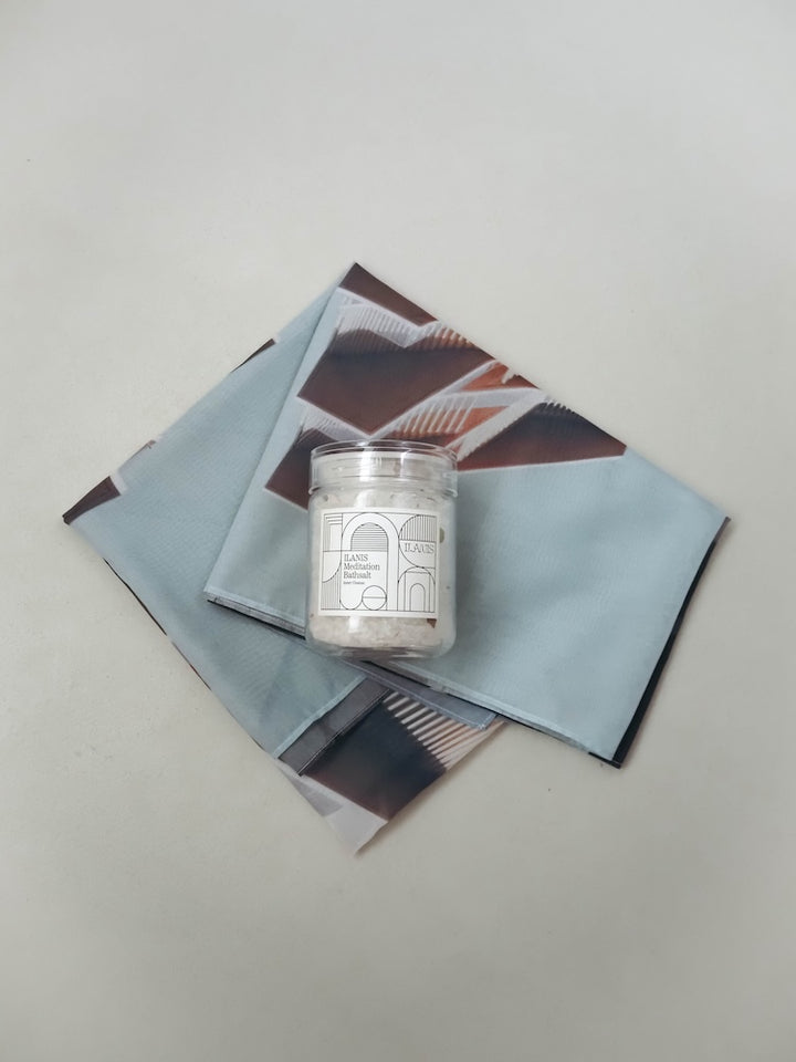 カラー：Scarf (Blue) × Bathsalts (
Inner Cleanse)