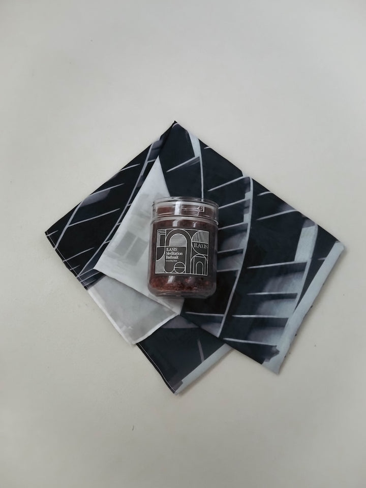 カラー：Scarf (Gray) × Bathsalts (Grounding Bath)