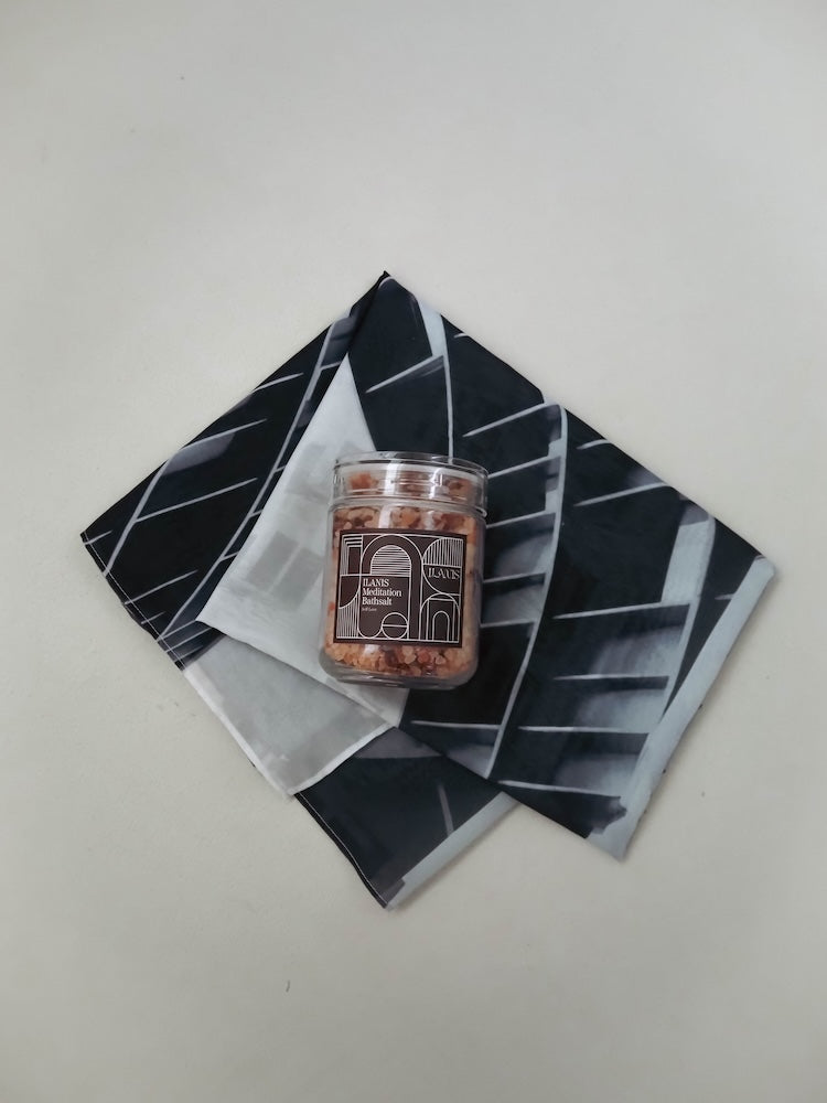カラー：Scarf (Gray) × Bathsalts (Self-Love)