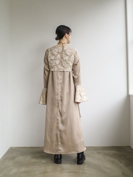 モデル身長：162cm / カラー：Beige