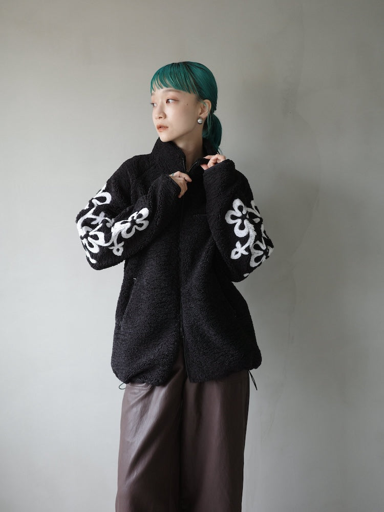 モデル身長：167cm / カラー：Black