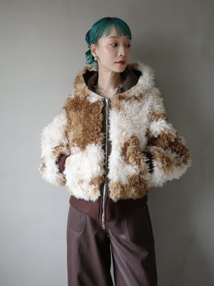 モデル身長：167cm / カラー：Khaki