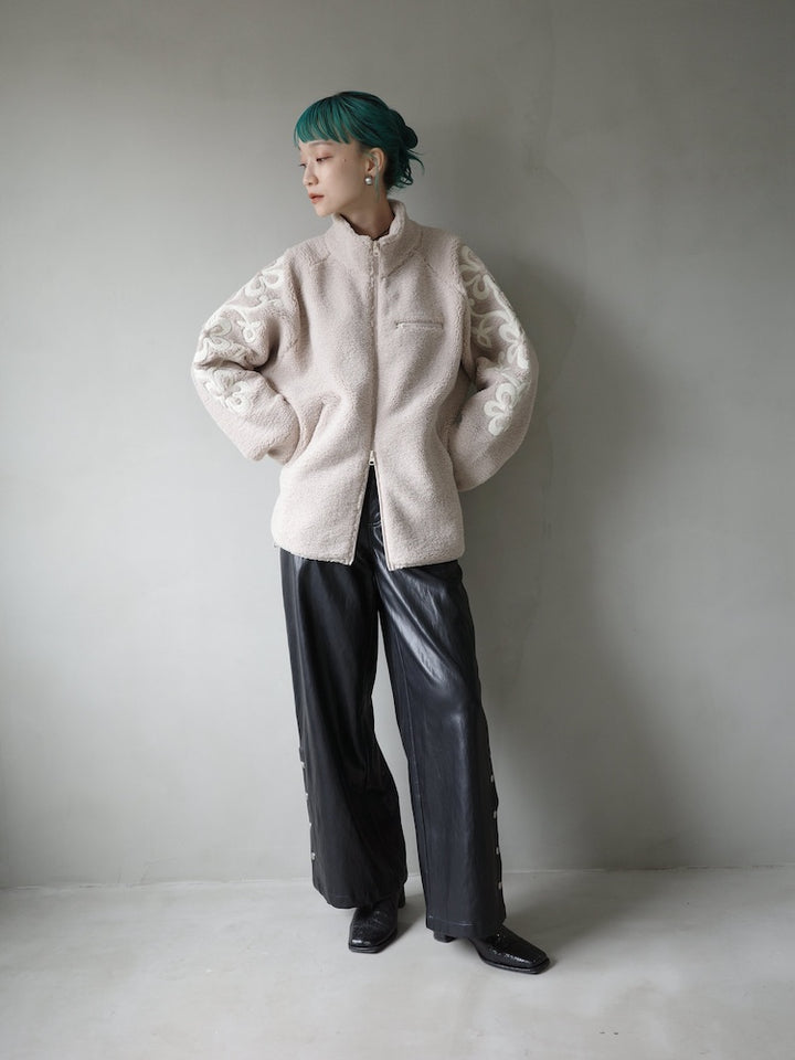 モデル身長：167cm / カラー：Greige