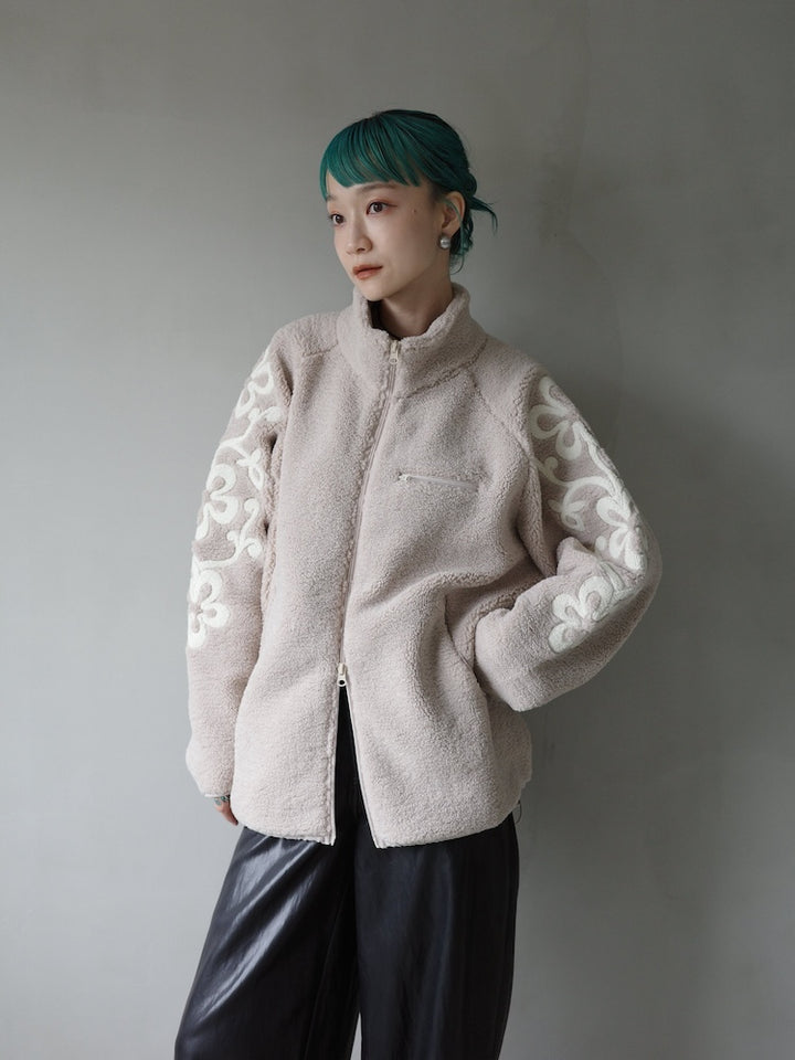 モデル身長：167cm / カラー：Greige