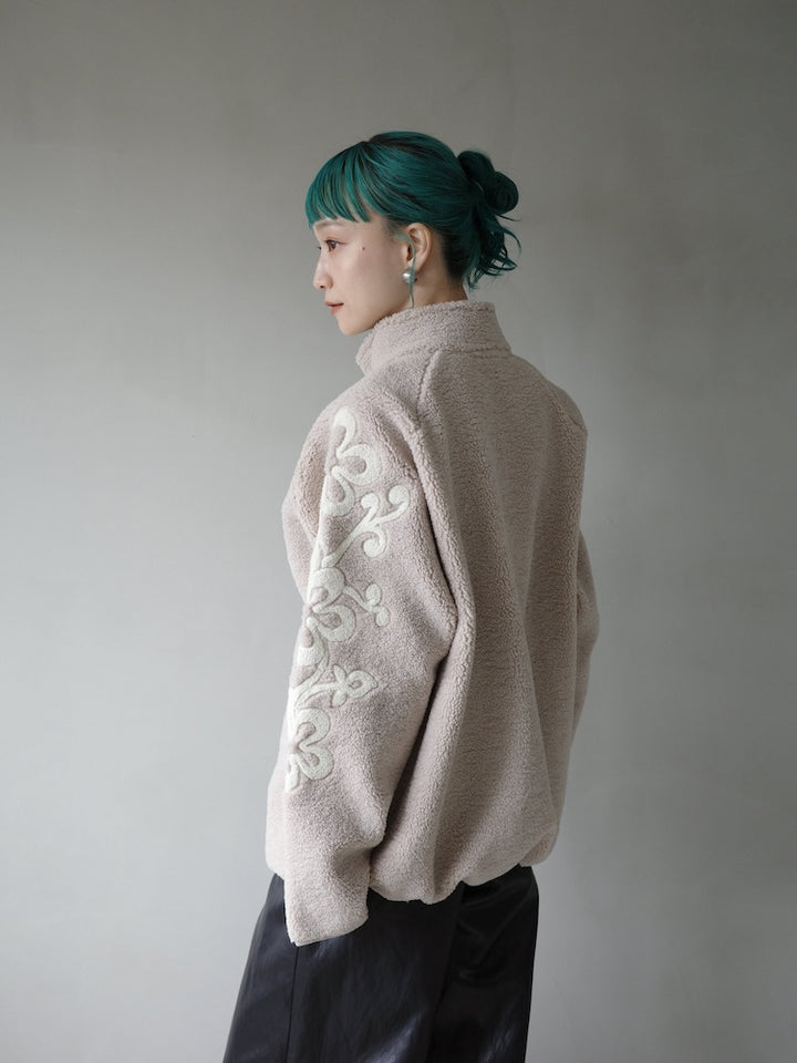 モデル身長：167cm / カラー：Greige