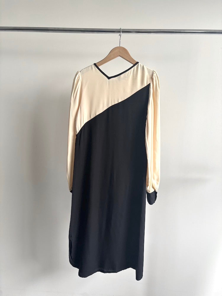 Bi-color Neck Design Dress