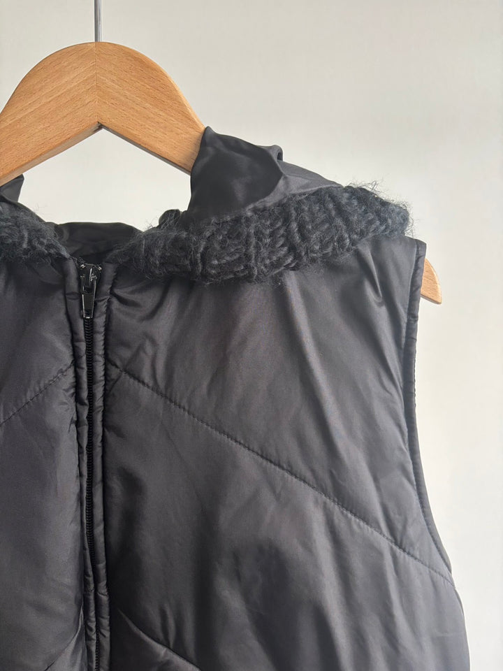 Black Quilt Vest With a hoodie