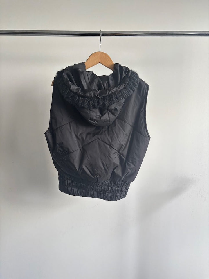 Black Quilt Vest With a hoodie