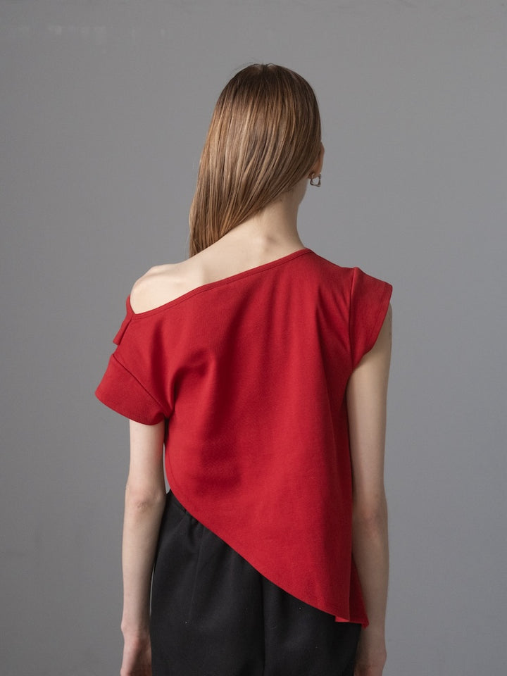 モデル身長：167cm / カラー：Red