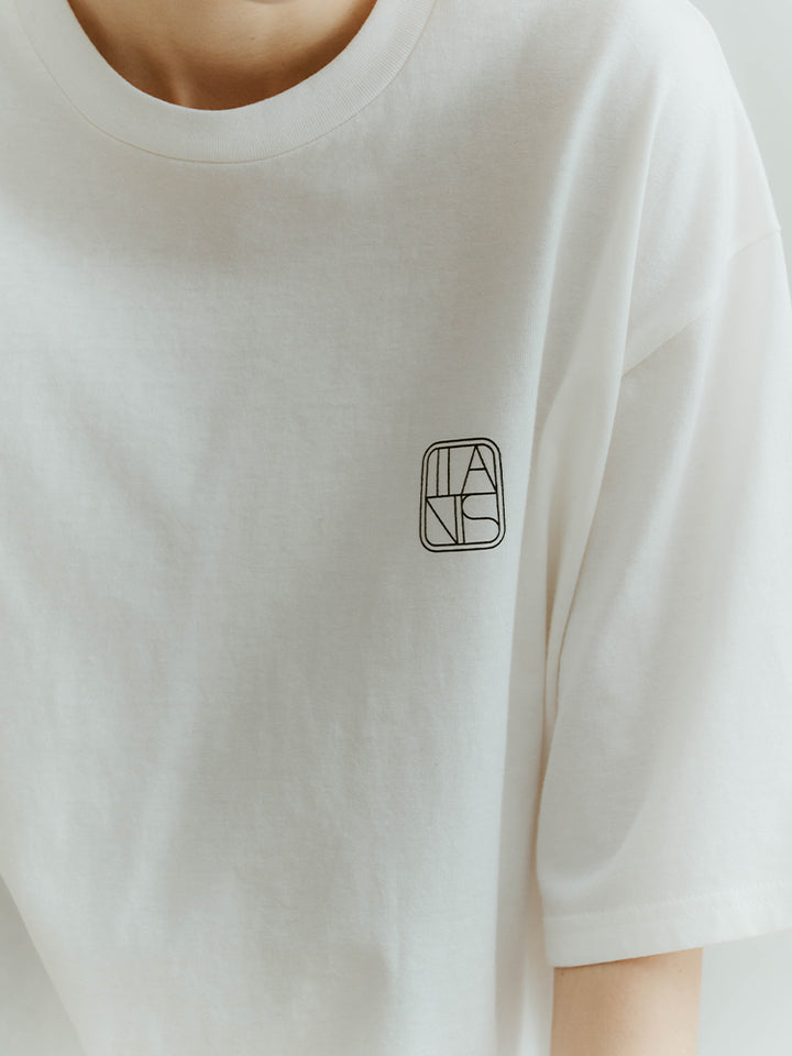 モデル身長：176cm / カラー：OffWhite / 着用サイズ：F