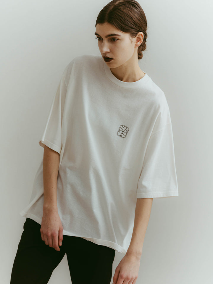 モデル身長：176cm / カラー：OffWhite / 着用サイズ：F