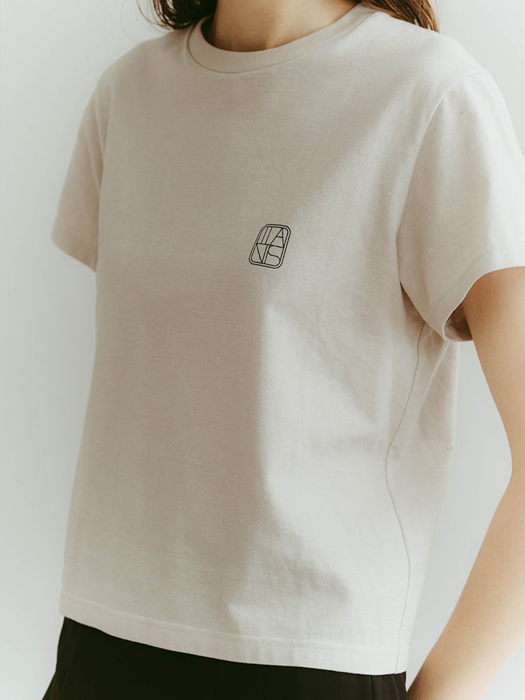 モデル身長：176cm / カラー：Beige / 着用サイズ：S