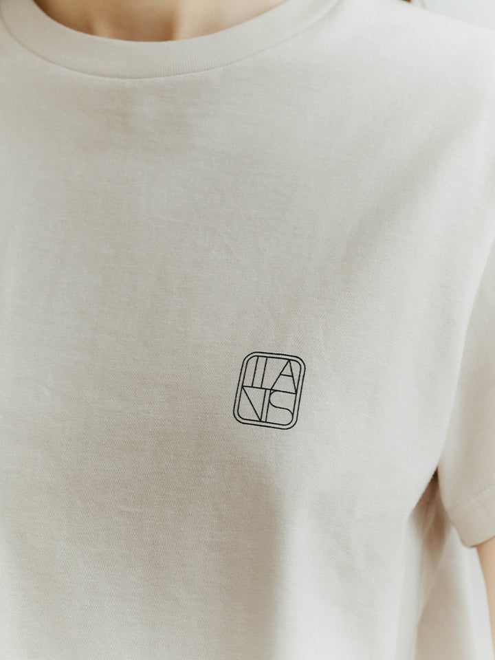 モデル身長：176cm / カラー：Beige / 着用サイズ：S