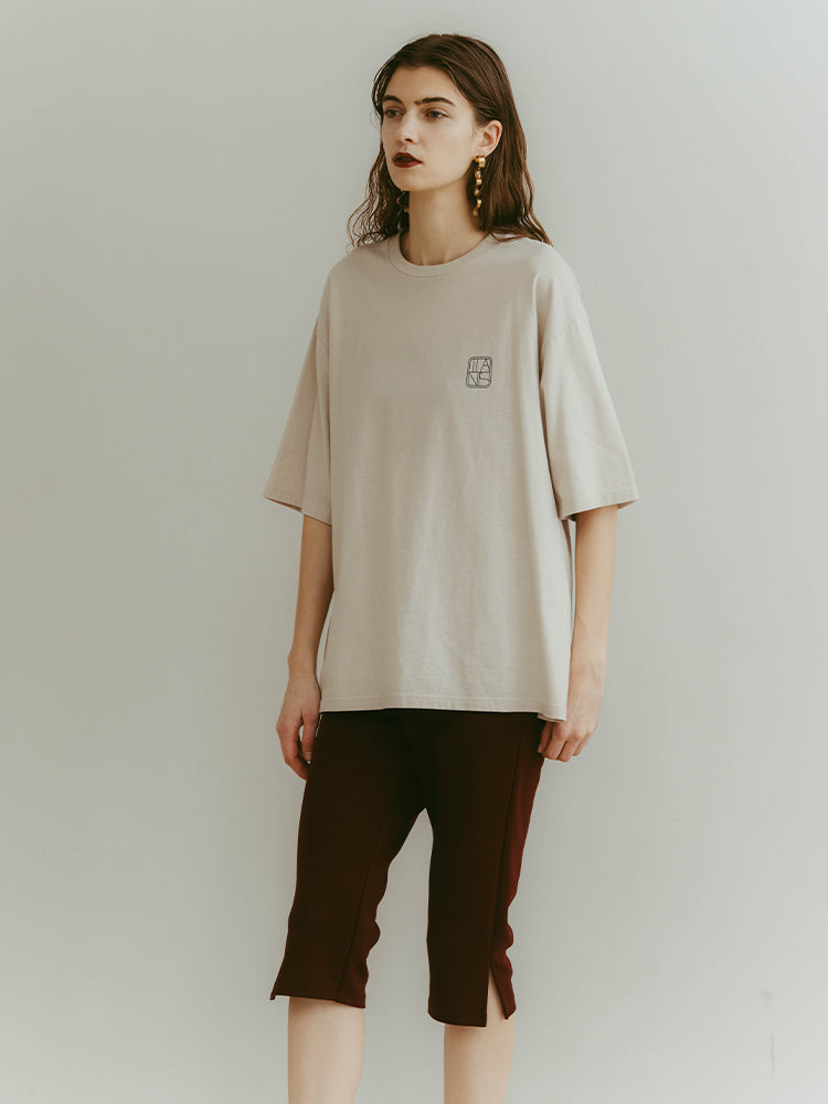 モデル身長：176cm / カラー：Beige / 着用サイズ：F