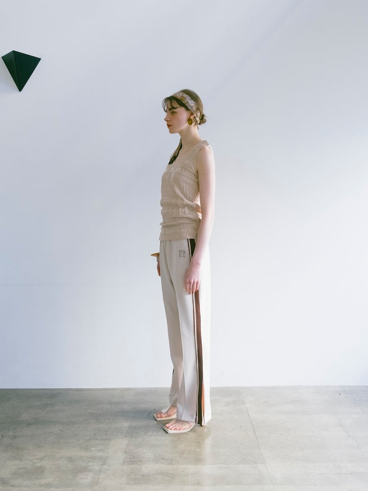 モデル身長：170cm / カラー：Ivory